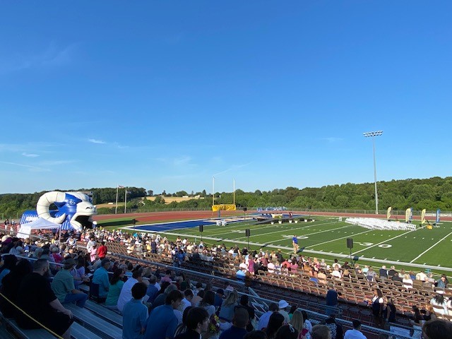SESDRAMS's tweet image. It is a beautiful evening for the Kennard-Dale High School Graduation.  Graduation starts at 7:00 pm and is being livestreamed at bit.ly/kdhsstream