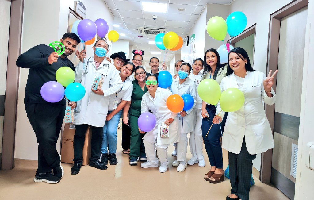 LosRiosIESS's tweet photo. #BuenasNoticiasIESS | Celebramos a nuestros niños 🙎🧚‍♀️en su día. Personal del 🏥 IESS Quevedo recorrió las áreas pediátricas de la unidad médica llevando alegría a los pequeñitos que por diferentes circunstancias se encontraban en el hospital. https://t.co/HhOoaAkYS2