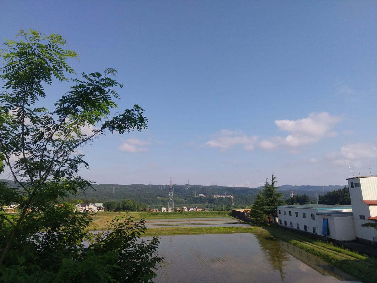 おはようございます！
今の十日町は晴れ🌤
過ごしやすいお天気です。
6月最初の日、
今日も一日よろしくお願いします！
#企業公式が毎朝地元の天気を言い合う
#さわやかモーニング大作戦
#企業公式相互フォロー祭り 
#イマソラ #十日町市
#オイル交換 #バッテリー交換
#タイヤ交換 #洗車