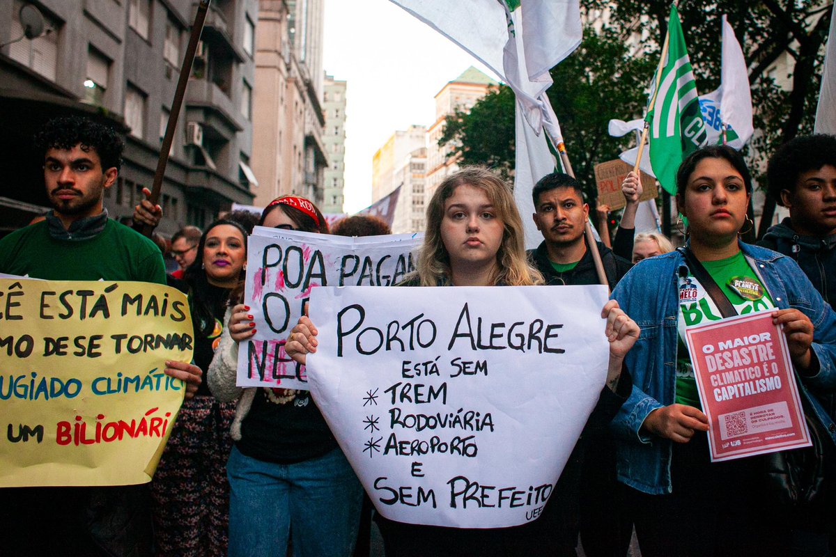 Justiça climática! Marcha Global pelo Clima hoje em Porto Alegre. Maio chega ao fim, mas é um mês que jamais esqueceremos. Foram incontáveis e injustificáveis perdas no RS. Os culpados precisam arcar com as consequências, mas também precisamos olhar para a frente e construir