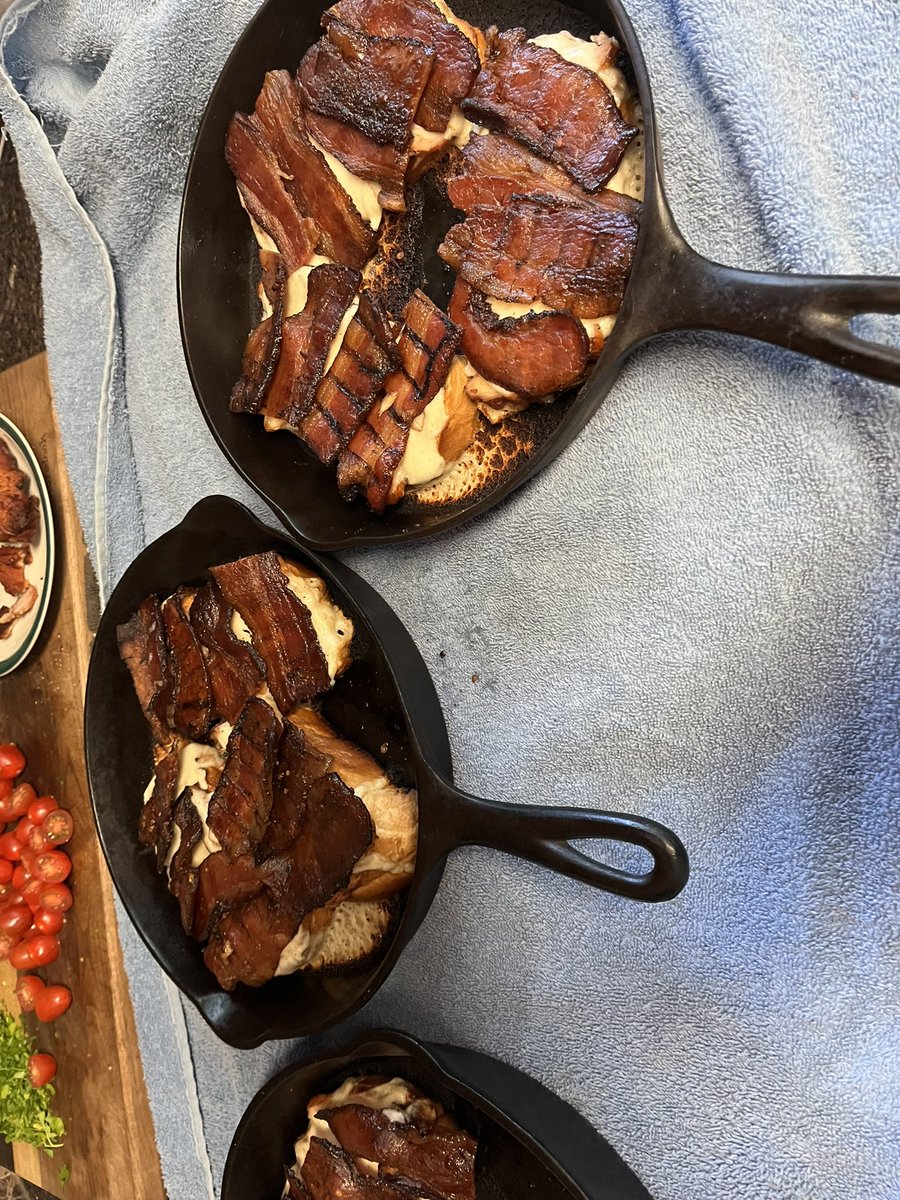 CastRedhead's tweet image. Dinner tonight:  Kentucky Hot Browns!!