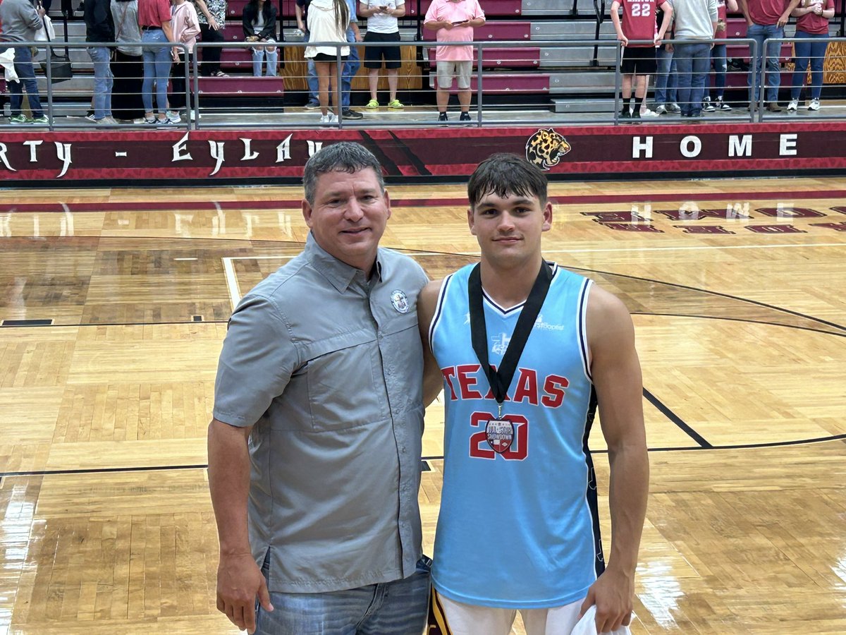 Little break n between baseball games 
KBs final basketball game last night at FCA allstar game   Came up little short on scoreboard but had a good game 5p 11r n bout 14 min    I’ve enjoyed watching u bud.  Proud of you