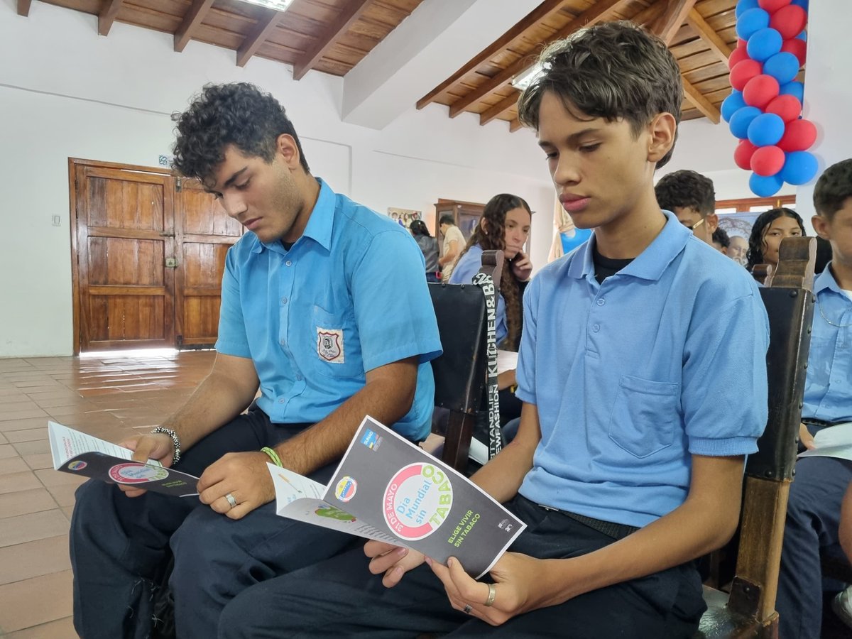 snantidrogas_ve's tweet photo. Elaboraron materiales informativos según sus conocimientos a través talleres de Prevención del uso indebido y consumo de Drogas que fueron trabajando con los preventores de la SUNAD antes de la Celebración del Día Mundial sin Tabaco. https://t.co/5gclIE5hWr