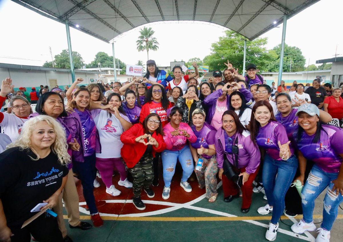 Como no Amarte, como no respetarte… si te has ganado mujer aragüeña todo lo que eres y todo lo que representas Ustedes son las mujeres valientes, mujeres luchadoras, mujeres de las mil batallas. las mujeres que se restean con nuestro Presidente @NicolasMaduro #MujeresConMaduro