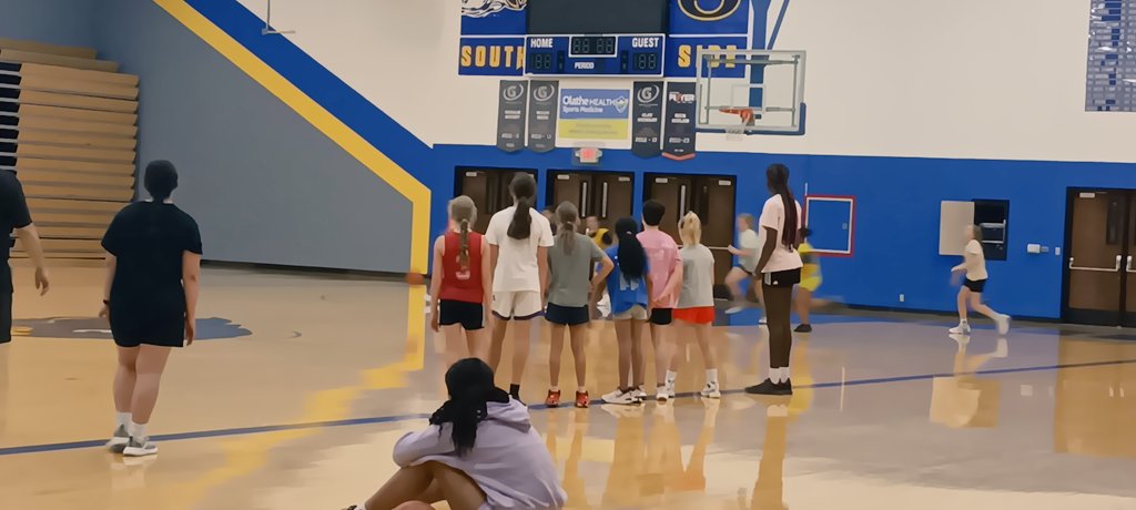 sjmott83's tweet photo. Thank you for an awesome bball camp, @OS_LadyFalconBB ! Fiona had an absolute blast💙💛🏀💛💙 https://t.co/bpN7QGNwcQ