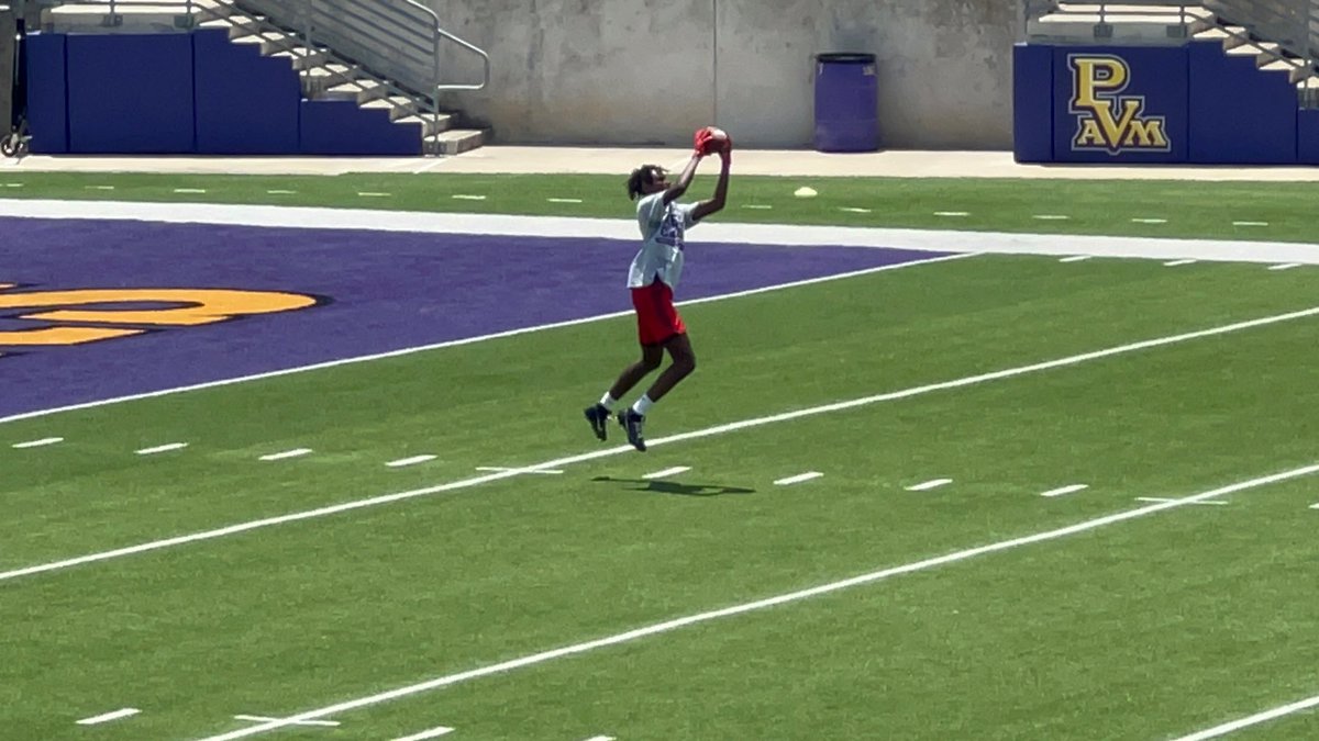 JordanRTurner17's tweet photo. Enjoyed Bubba McDowell’s Mega Camp at Prairie View A&amp;M University today. Showcased my DB skills and got some solid reps during 1v1s. Thanks for a great camp! @CoachBurton1 @AlvinFosselman @mcdowell_bubba @COACHAGREEN  @PVAMU_Football  @RecruitTheNest @DawsonEagleFB https://t.co/yu962tVQBG