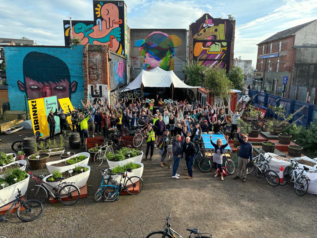 playthinkbrink's tweet photo. That was a lot of fun. Thanks to @criticalmassbelfast for organising a wonderful music filled bike ride through the city #twowheelsgood #travellingtunes #takebackthestreets #allagesfun https://t.co/eislhVo9nf