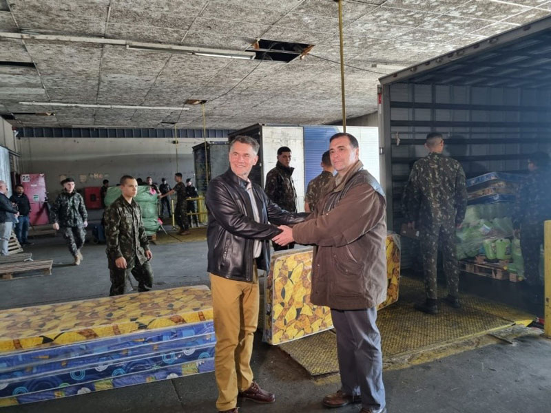 mreparaguay's tweet photo. Las 422 toneladas de donaciones de Paraguay llegaron a Porto Alegre para ayudar a los afectados por eventos climáticos en Río Grande del Sur.

➡️https://t.co/uPezdccuKf https://t.co/5OU98fpYyB