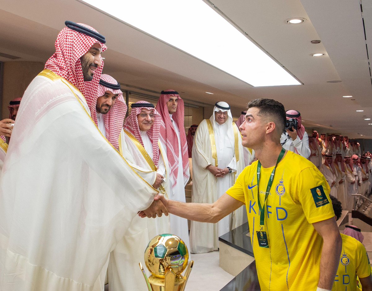 HRHMBNSALMAAN's tweet photo. نيابة عن سيدي #خادم_الحرمين_الشريفين سمو سيدي #ولي_العهد الامير محمد بن سلمان يُكرم فريق #النصر  في كأس خادم الحرمين الشريفين للموسم الرياضي 2023 - 2024. https://t.co/Z4SsEdB7hR