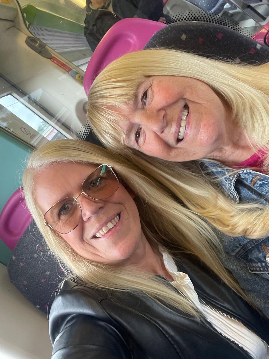 ⁦<a href="/ChesneyHawkes/">chesneyhawkes</a>⁩ on our way to what was the most fantastic time. Absolutely brilliant night. You all smashed it xx