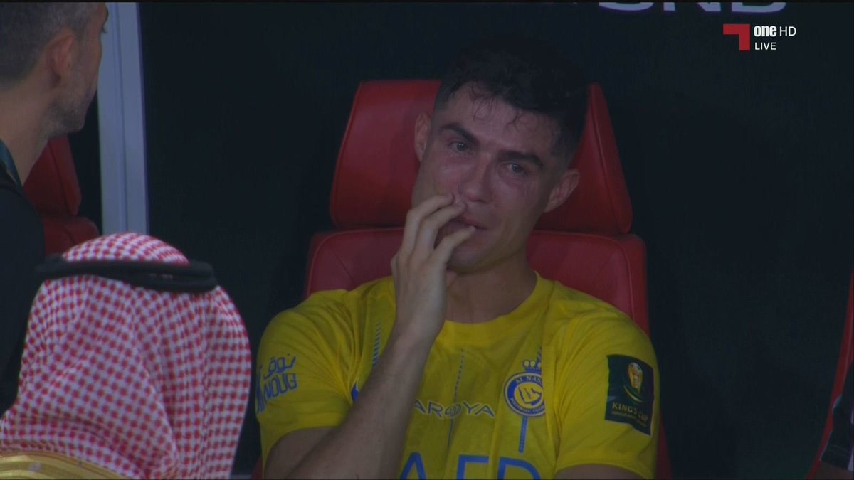 mohammad0049's tweet image. الامر لم يعد يتعلق بكرة القدم ، بعمر ال ٣٩ وبعد كل الانجازات والبطولات والاموال والشهرة ، لا زال يبكي بعد كل خسارة .. رونالدو يقدم درساً في الاستمرارية والجودة والشغف ، لذلك سيبقى الايقونة رونالدو  متربعاً على عرش الرياضيين طويلاً

 #الهلال_النصر