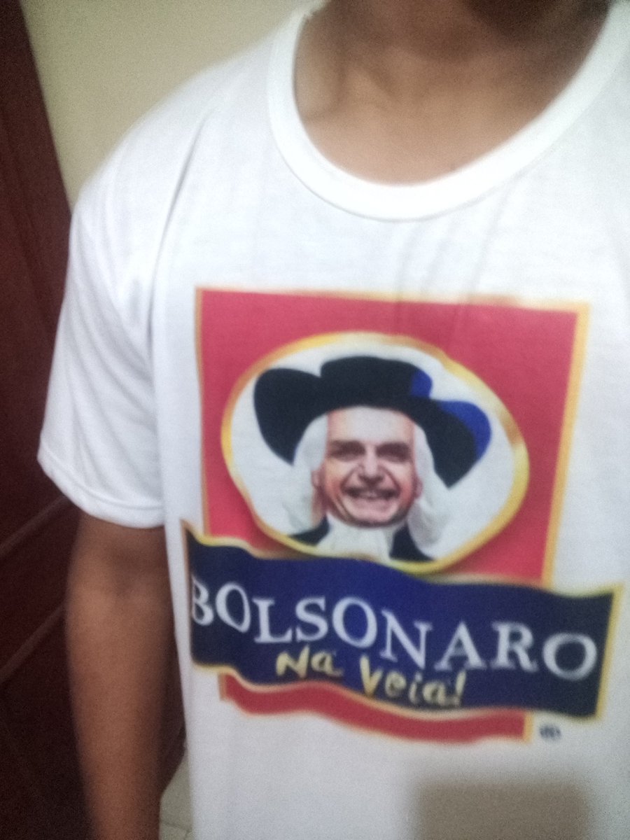 JustoLukk's tweet photo. Odeio política mas olha a minha camisa do Bolsonaro https://t.co/AIq0OgFoJY