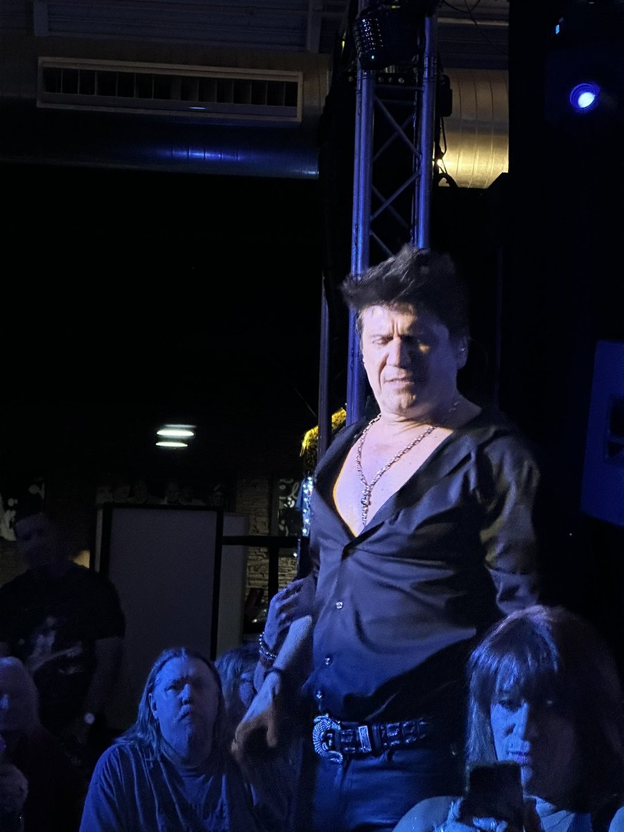 BTX41's tweet photo. @STEELHEARTBAND  great small show last night at the canyon in Southern California. https://t.co/bYZcQFqfSf