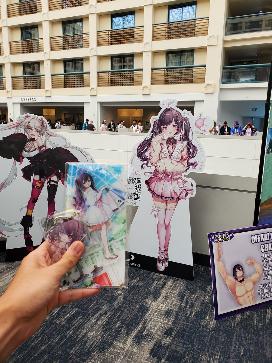 Got to see Hime irl, she even sold me a standee and a keychain, what a nice vtuber #HimemiyaRie #HimeTime