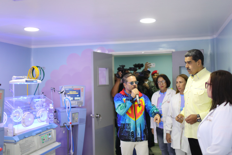 #Ahora En el estado Carabobo, el presidente @NicolasMaduro recorre el Hospital “Dr. Adolfo Prince Lara”, en el contexto de la inauguración del servicio de neonatología.