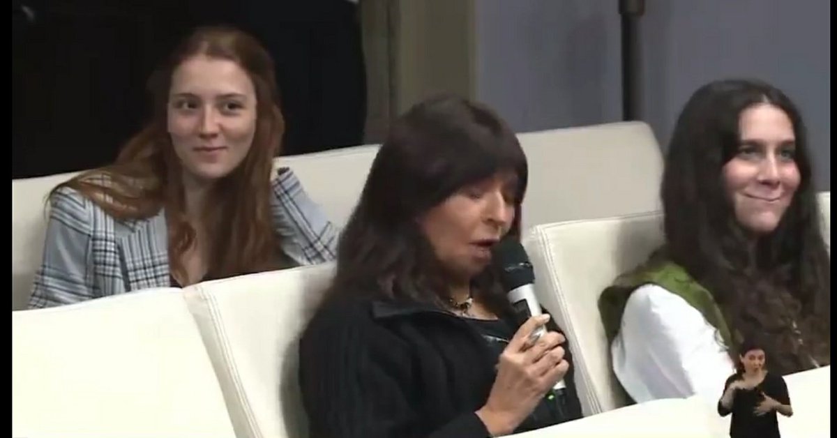 darkhanvoid's tweet image. Efecto Adorni, fin.