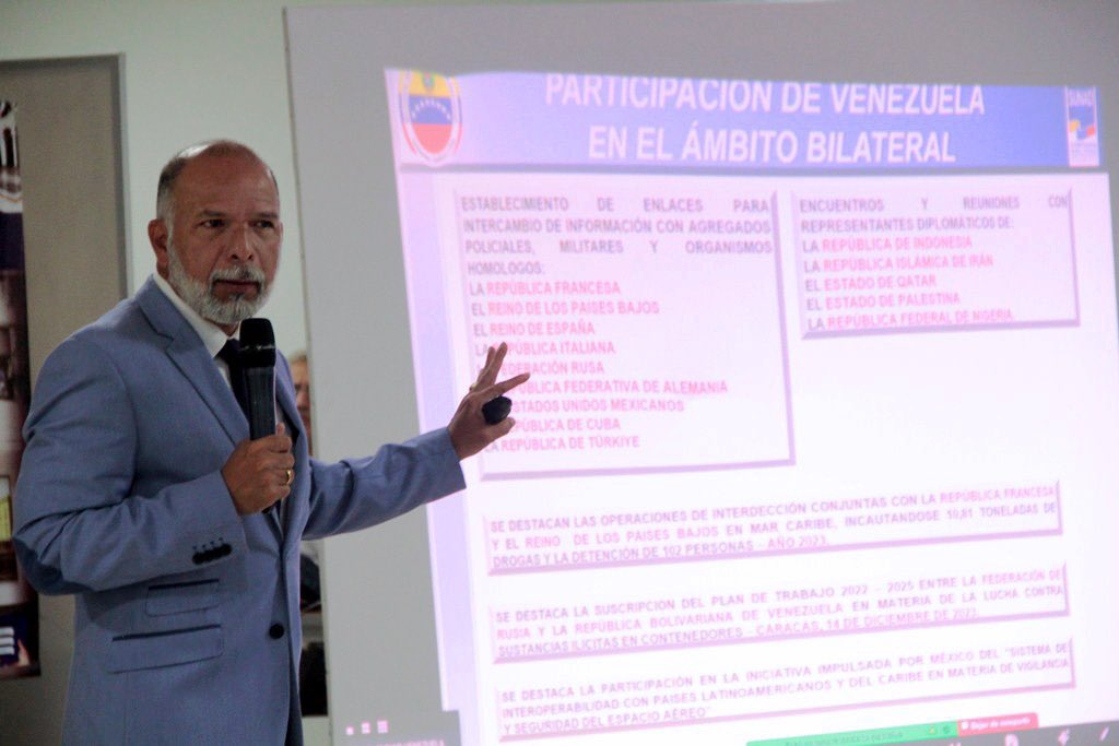snantidrogas_ve's tweet photo. El MG @LopezvargasR expuso un panorama global del comportamiento de las drogas y los resultados de las políticas públicas en Venezuela, cuyo epicentro de atención está enfocado en lo humano y social para enfrentar a esta guerra multidimensional de 5ta generación. https://t.co/ASpeSknx6n