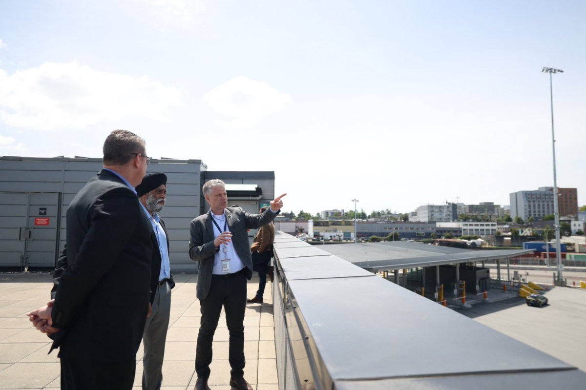 HarjitSajjan's tweet photo. Wrapped up a productive meeting with @DP_World at the Port of Vancouver. Discussed key strategies to keep strengthening our supply chain network and ensure smooth operations. Excited about the future of trade and growth for BC &amp; Canada! 🇨🇦🌲 https://t.co/5Z3fzJH4oc