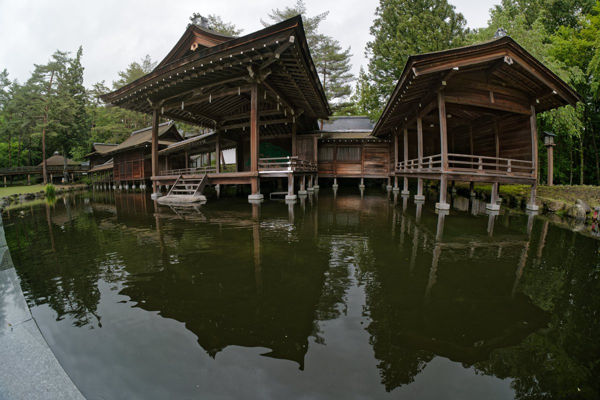 昨日の山梨県北杜市 身曾岐神社
ノンコートの戦前Elmarで撮ればいい感じになるんじゃないかなーと思っていたのだが、やっぱり魚眼で撮ったほうを気に入ってしまう
#photography