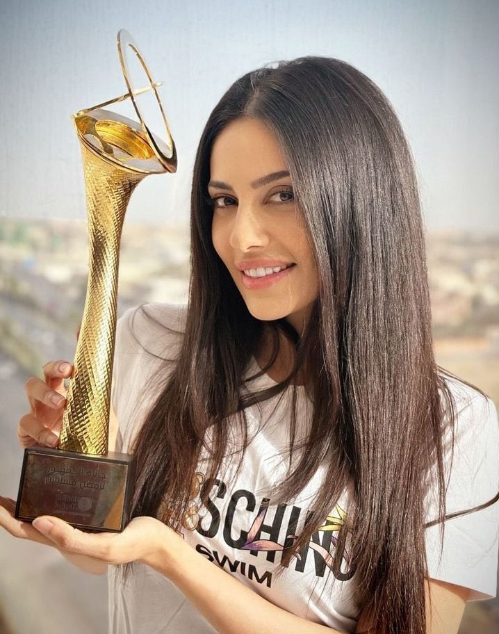 بمجهودها  تصنع أعمالها وبيدها ترفع نجاحهاوإنجازاها 🤍💪🏻👏🏻
#الهام_علي
#سندس2