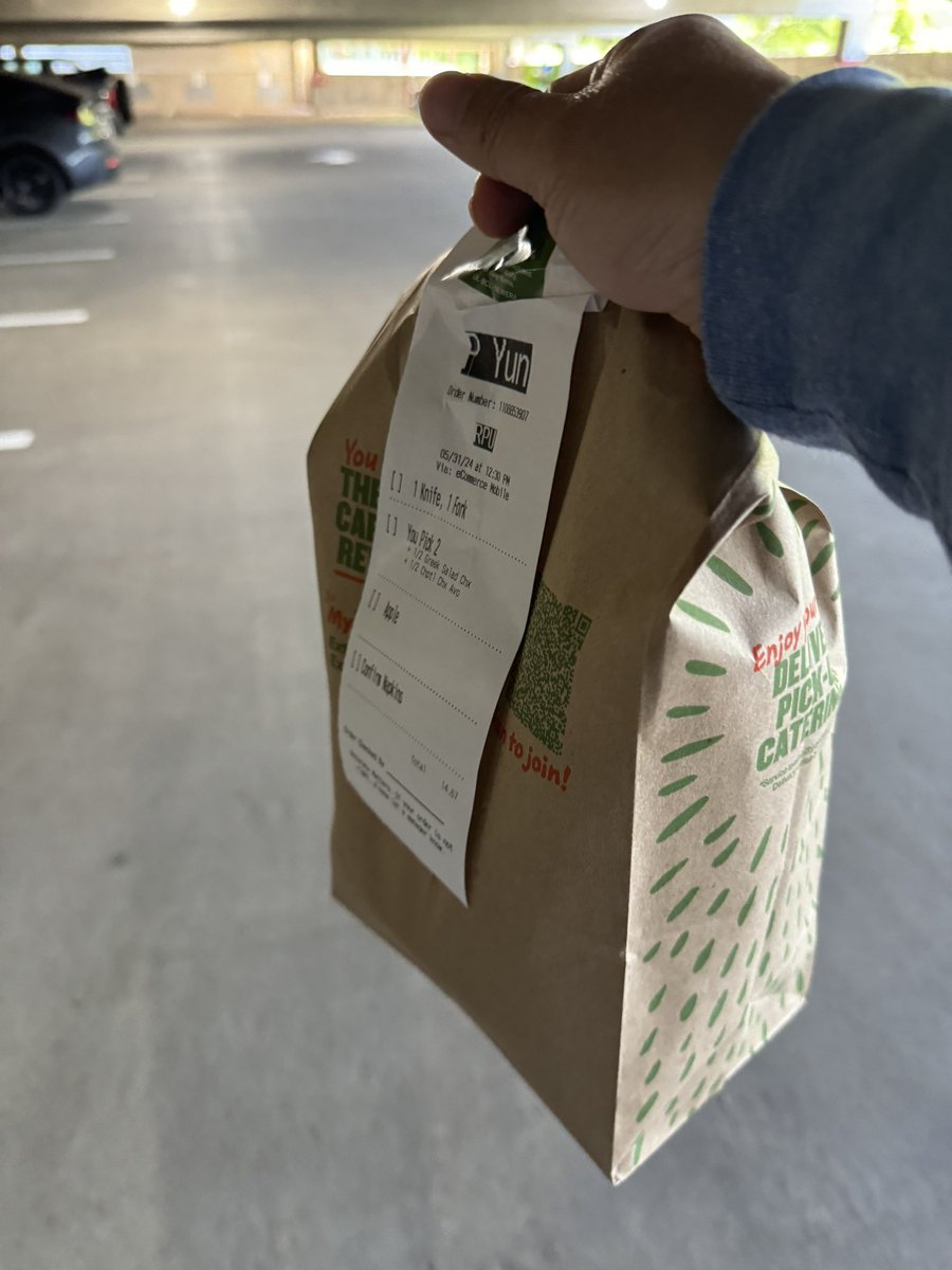 strangerpatrick's tweet image. 오늘은 점심으로 Panera에서 샐러드 반 + 샌드위치 반 먹는 걸로 한다. 점심 시간이 따로 없고 …