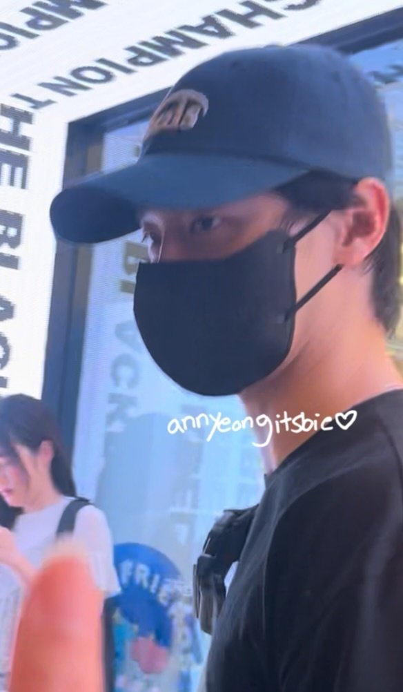 dongyoontoday's tweet photo. [053124] Last night, Dongyoon was spotted attending 'Wonderland' movie premiere on his ninja mode 😄

Credit to annyeongitsbie on IG 🙇🏼‍♀️🙇🏼‍♀️
#JangDongYoon #장동윤 https://t.co/8ZX5OmVzC8