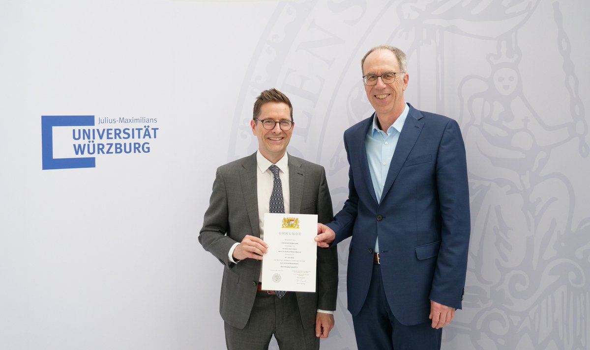 Andrew Monson ist zum Professor für World Regions and Area Studies in Comparative Perspective <a href="/Uni_WUE/">Universität Würzburg #UniWürzburg</a> ernannt worden. Seit heute ist er unser Kollege im Institut für Geschichte und an der Philosophischen Fakultät. Wir freuen uns auf die Zusammenarbeit und gratulieren von Herzen!