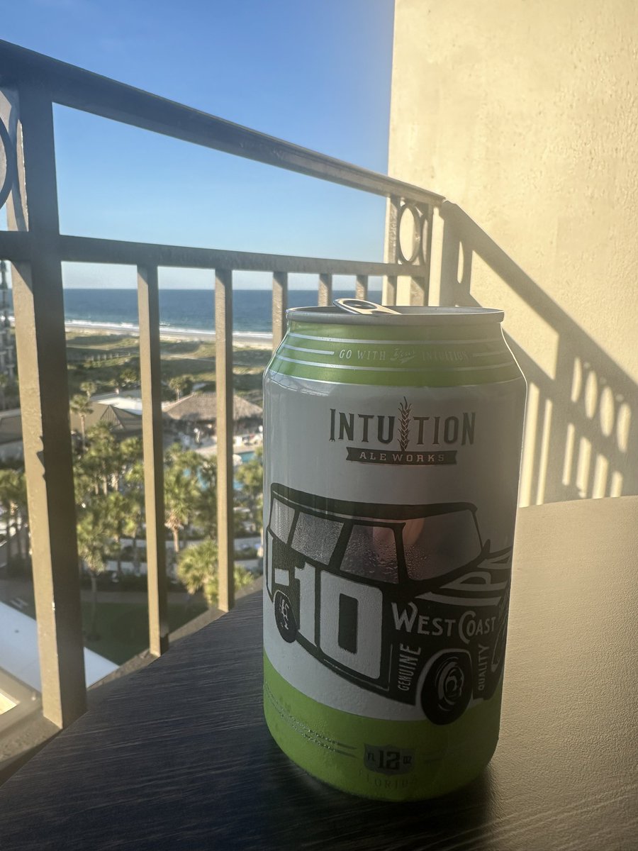 DadInvest's tweet photo. @LandmanLife @tedmccrann @NewsFinOil @StreetBomber @MOAR_Drilling @ManchesterUtd81 @RealPETE2020 @fracquiao Ok I’m not *on* the beach but I’m *looking at* the beach. https://t.co/f0fMBeUgag