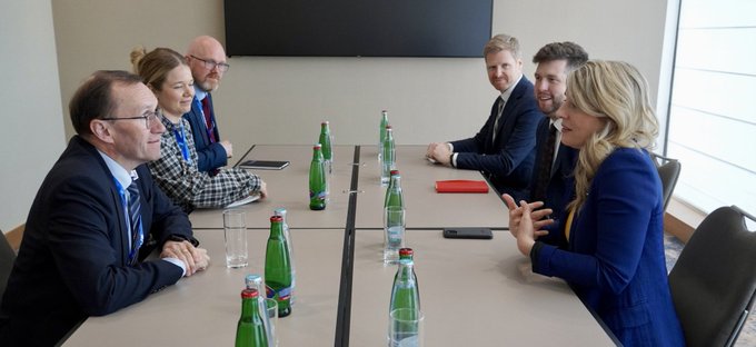 Minister Joly met with her Norwegian counterpart, @espenbartheide, in Prague, where they discussed the Canada-Nordic Strategic Dialogue, the two countries’ support for the Czech ammunition initiative for #Ukraine, as well as the latest developments in the Middle East.