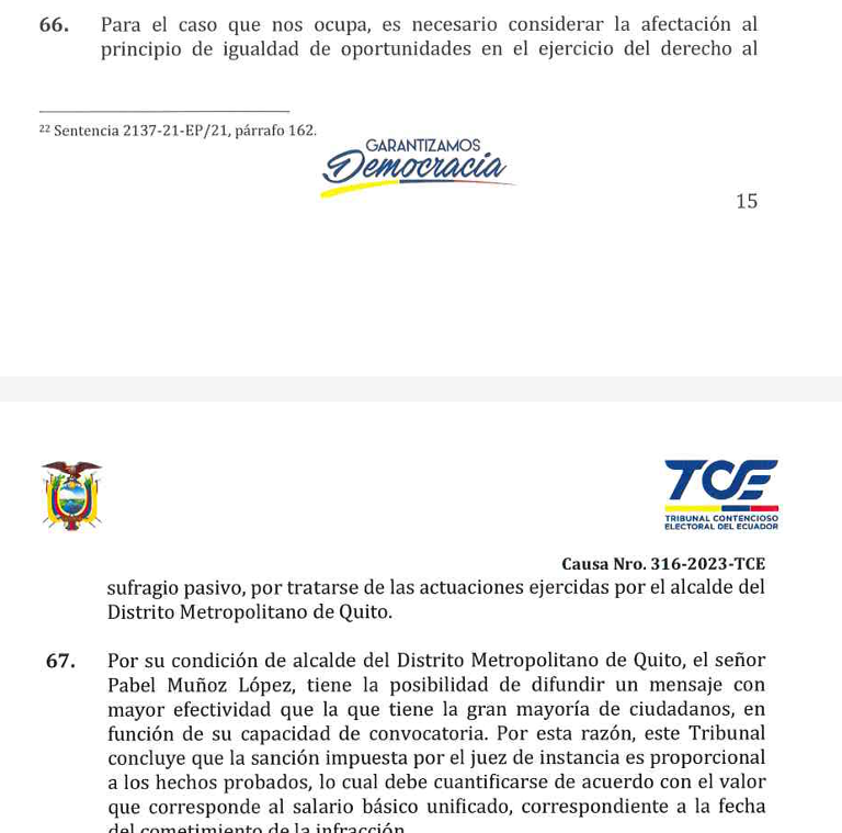 EstebanPRonC's tweet photo. Un par de elementos normativos y jurisprudenciales respecto a la consulta al Procurador sobre la licencia sin remuneración:

- El Art. 278 - 3 establece como infracción grave que servidores públicos en ejercicio de funciones induzcan al voto. Cod Democracia
- Ejemplo: Alcalde de Quito fue sancionado en aplicación de este artículo sobre el argumento de que por su condición de alcalde y servidor público se afecta el principio de igualdad de oportunidades por su capacidad de convocatoria. Sentencia 316-2023 TCE.

El Procurador debería atender lo señalado.

Algunas dudas: 

Lloverán las denuncias por infracción grave ???
El Procurador puede suspender aplicación de normas ???
Se modificaría el Código de la Democracia siendo que hay la imposibilidad temporal de un año antes de las elecciones Art. 7 del Cod Democracia ???
Se creará un régimen nuevo de servidores públicos ???
Se crearán figuras de inimputabilidad por infracción electoral ???

Cosas que se deben atender para no generar caos, y dar seguridad jurídica y legitimidad democrática al proceso electoral 2025.