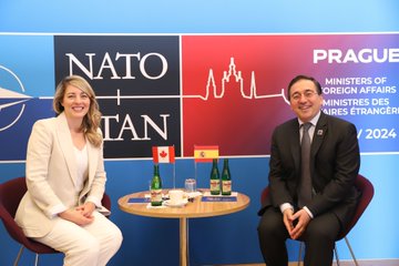 Today, Minister Joly had productive meetings at the informal @NATO Ministers Meeting in Prague with her counterparts @PauloRangel_pt, @braze_baiba and @jmalbares. There, they discussed key security issues facing the Alliance and their steadfast support for #Ukraine.