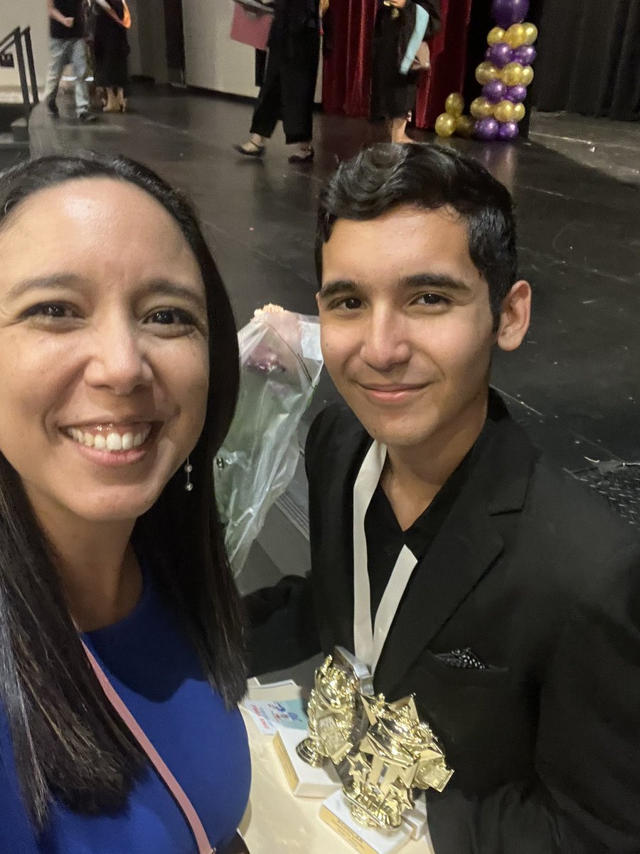 MGandara_SES's tweet photo. My son, it has been 9 wonderful years @ESerna_PK8. You bloomed and shined so brightly this past year; it was an honor to witness. May you continue to do great things in high school. We love you Jesse! 🎭✨💜🧞‍♂️ https://t.co/5qpQ5CmSpL
