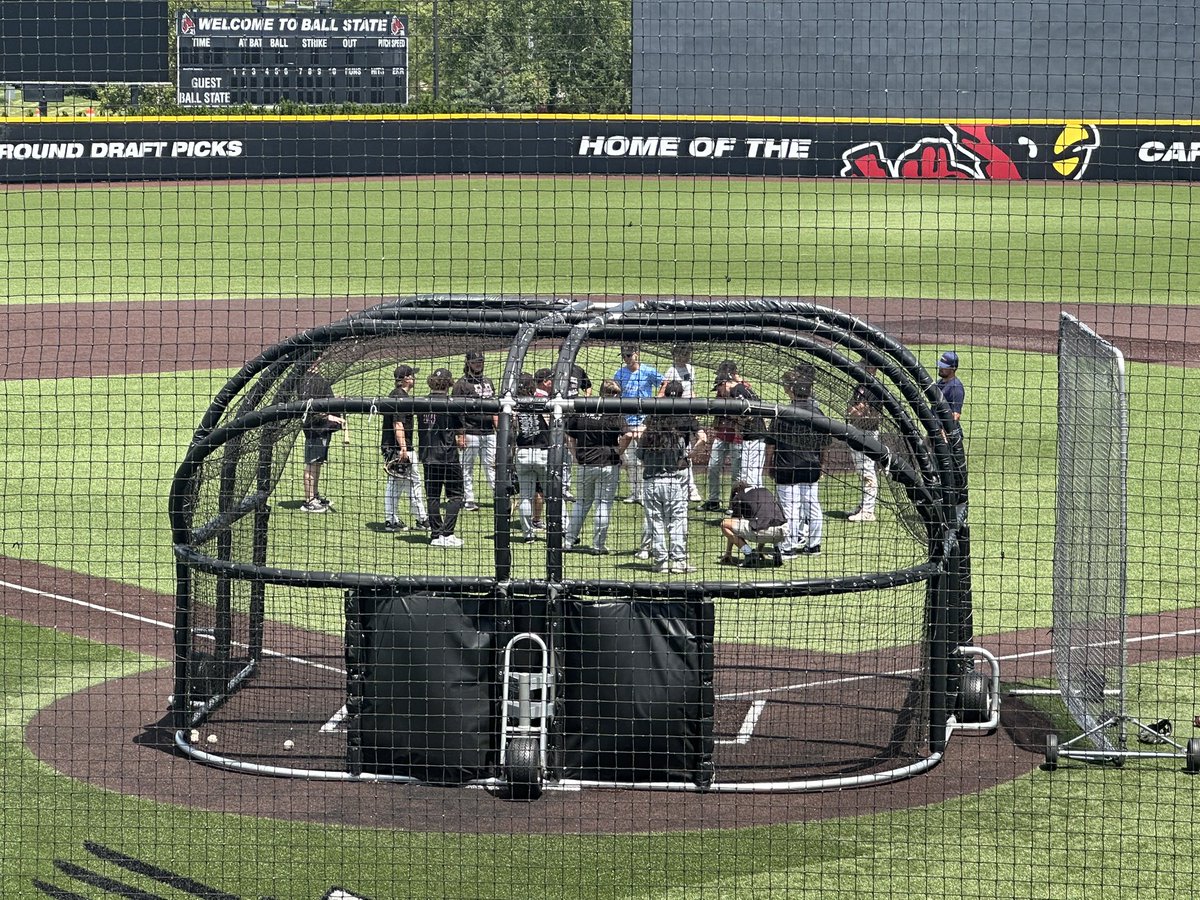 wesdelbaseball's tweet image. Final prep for tomorrow’s regional game vs Union City on the turf at Ball State! Amazing day today for the Warriors! Thank you to our athletic department &amp;amp; Ball State for this opportunity! Less than 24 hours away! #wdpride #nextpitch