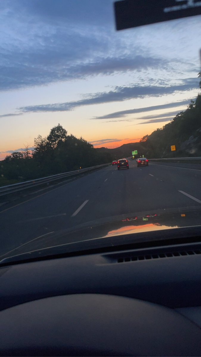 Barbiegirl1204's tweet photo. Forgot how pretty sunsets are in mass #backhome #justvisting #sunset #pretty #Massachusetts #newengland #goodtobeback https://t.co/ari4AoXWwh