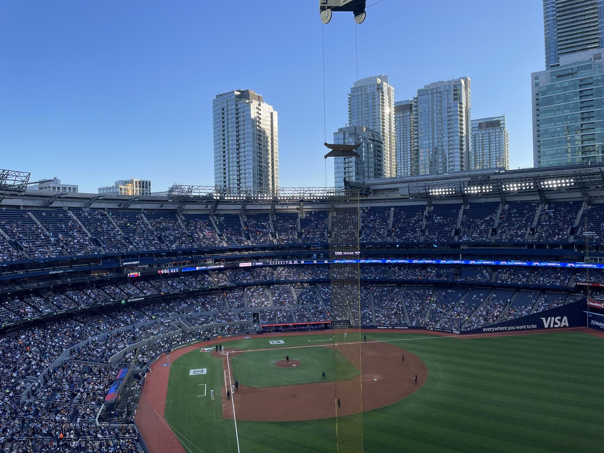 Domertheturtle's tweet photo. @IstheDomeOpen @BlueJays @Pirates @RogersCentre Can confirm. https://t.co/jpKyCwdrf2