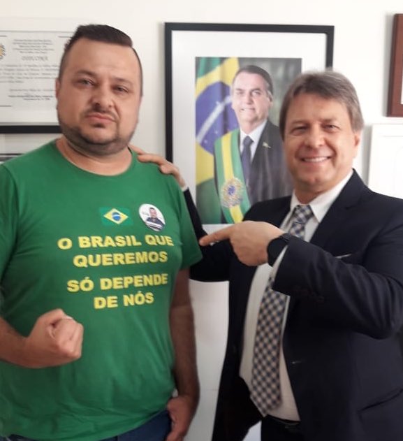 “Deus, Pátria e Pedofilia”: Assessor do Deputado bolsonarista Bibo Nunes é preso por supostamente ter abusado sexualmente a própria enteada de 13 anos.

Bolsonarismo mata!