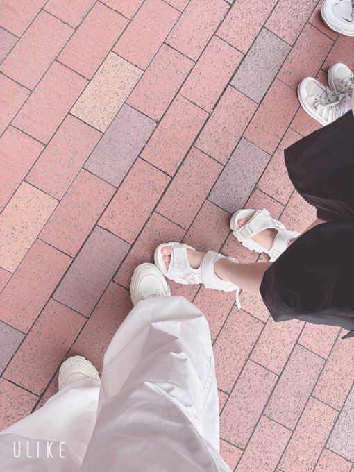 「靴 スニーカー」のTwitter画像/イラスト(新着)