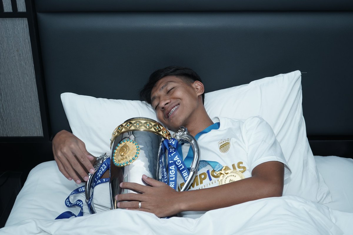 beckhamputran's tweet photo. Wilujeung Enjing!

Semoga mimpi malam ini indah yah!💙

Sampai jumpa di BANDUNG!🏆
@persib 

#PERSIBJUARA⭐️⭐️⭐️ https://t.co/gHPTexjpMp