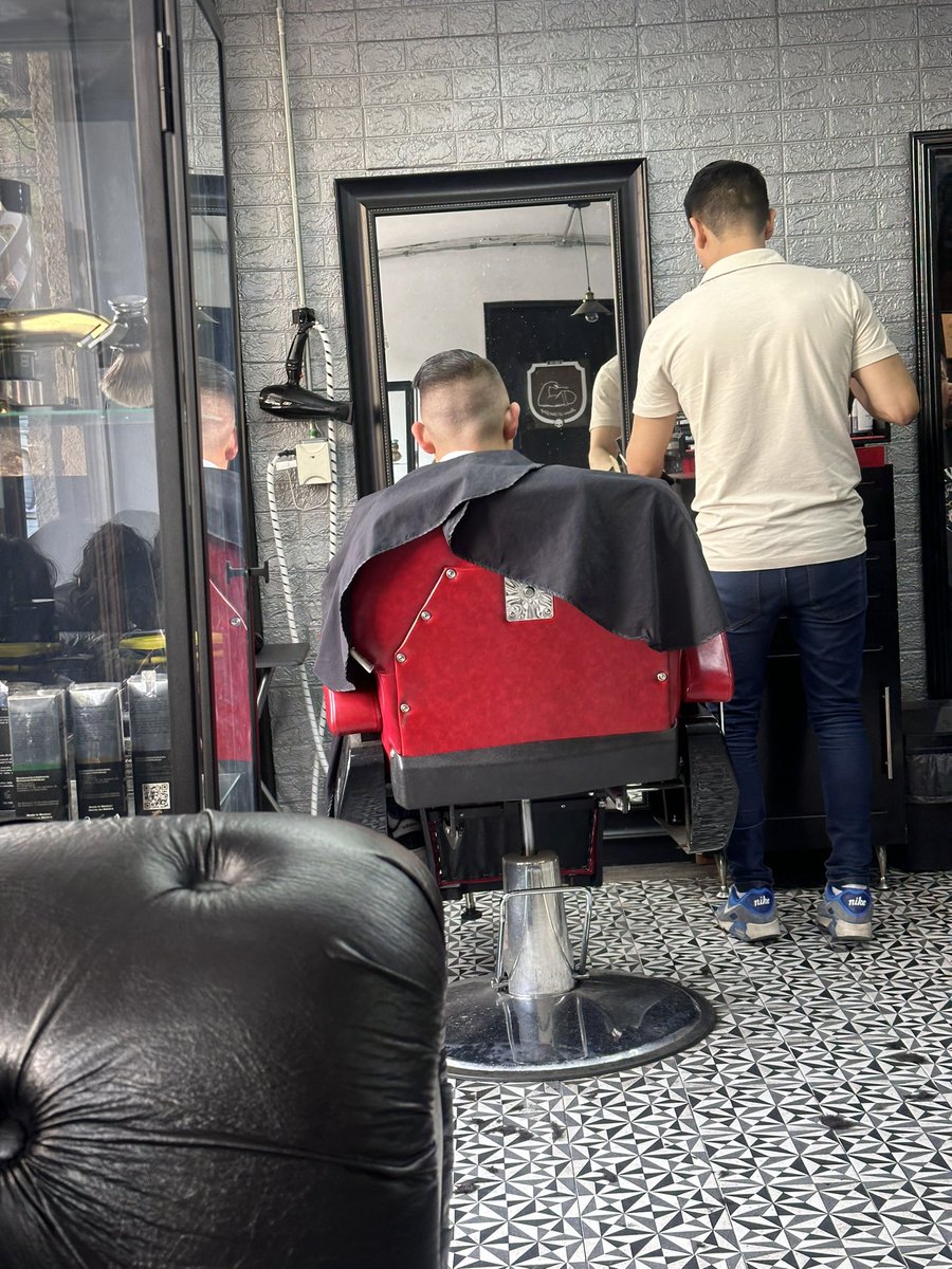 Ya saben, vayan con SAM, el mejor barbero de @CIUDAD_SATELITE !! Está en  fuentes de satélite, the man’s cave, excelente servicio!!