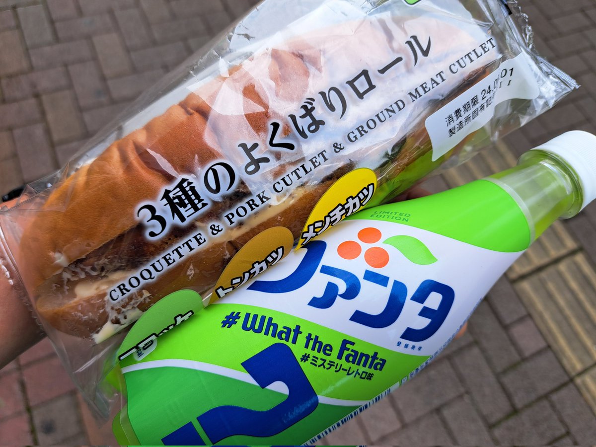 朝食を調達。
何じゃこのファンタは？！
つられて買うおじさん……😅