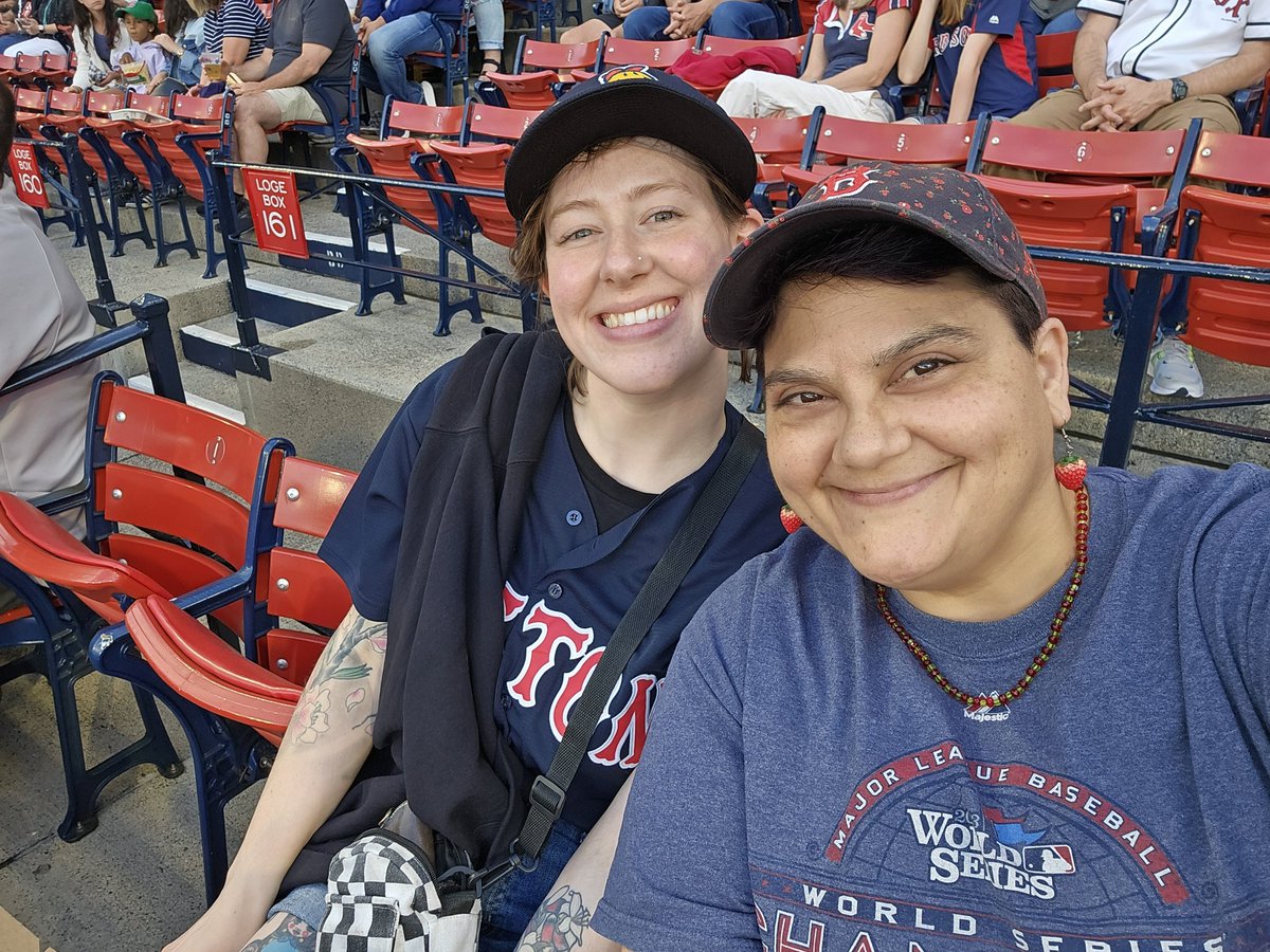 MariaUnfiltered's tweet image. Could you please play We Are Family for me and my niece? Great Hall n' Oates just now,  btw!