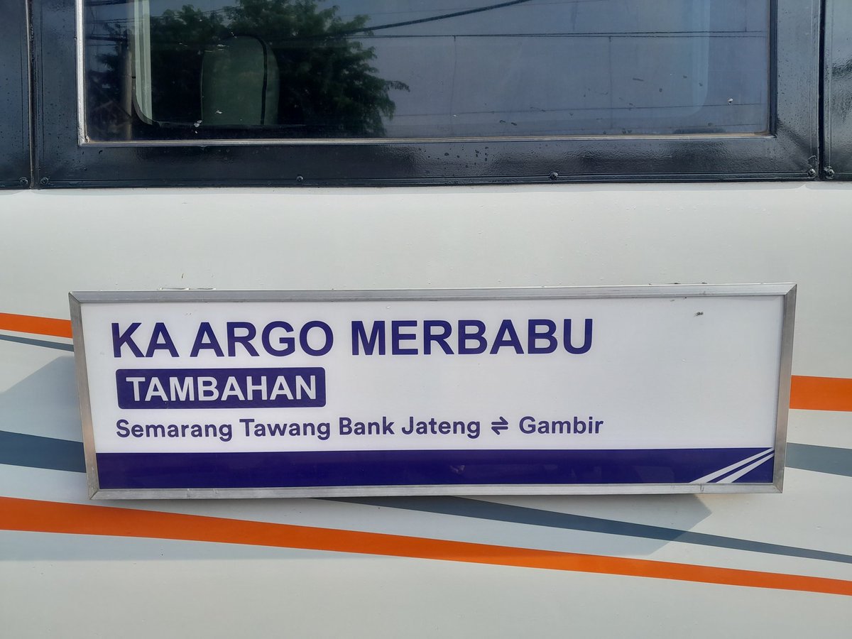 Dirgahayu Kereta Api Argo Merbabu ke 1 Tahun (1 Juni 2023 - 1 Juni 2024) telah membanggakan warga Jakarta dan warga Semarang.
#kaargomerbabu
#argomerbabu
#keretaapikita
#fotosepur 
#jakarta 
#semarang 
@KAI121
@keretaapikita 
@argothrottle 
@GM_MarKA
@AnkerTwiter
@jalur5_
@irpsID