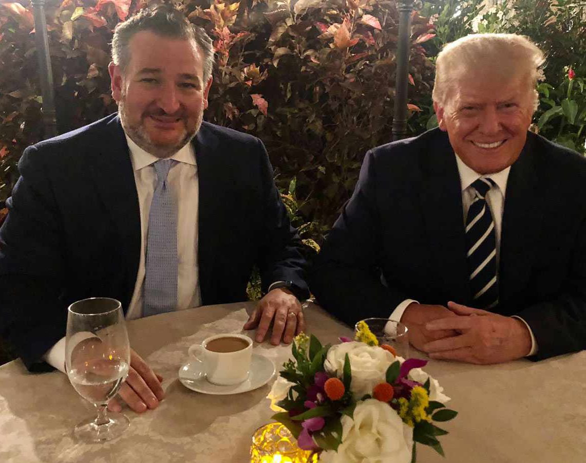 **BREAKING**
 Photo of @tedcruz dining with a convicted felon surfaces.