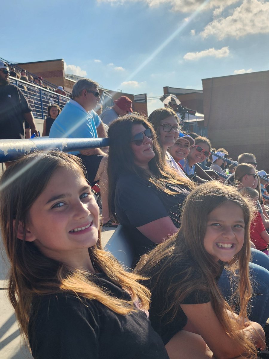StevenStreet_'s tweet photo. Women's College World Series with the girls. 
#WCWS #OKC https://t.co/rXCYXKJ81z
