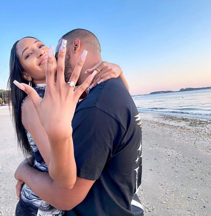 blacktwiterthrd's tweet photo. 💍 https://t.co/6PJyzN5NSE
