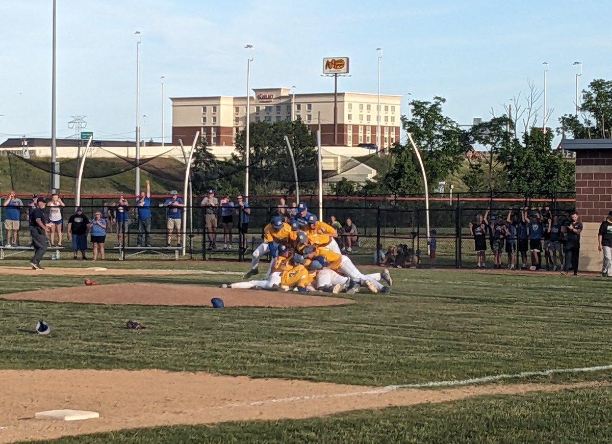 Russia tops Troy Christian 12-3 and are STATE BOUND for the 3rd straight year! Team breaks school win record with 27th. Head coach Kevin Phlipot notches 200th victory in 9th season. Fans about to watch 5TH GAME IN AKRON in 3 years. Until then, party at Main Street 45363! 🚨🚒🎉
