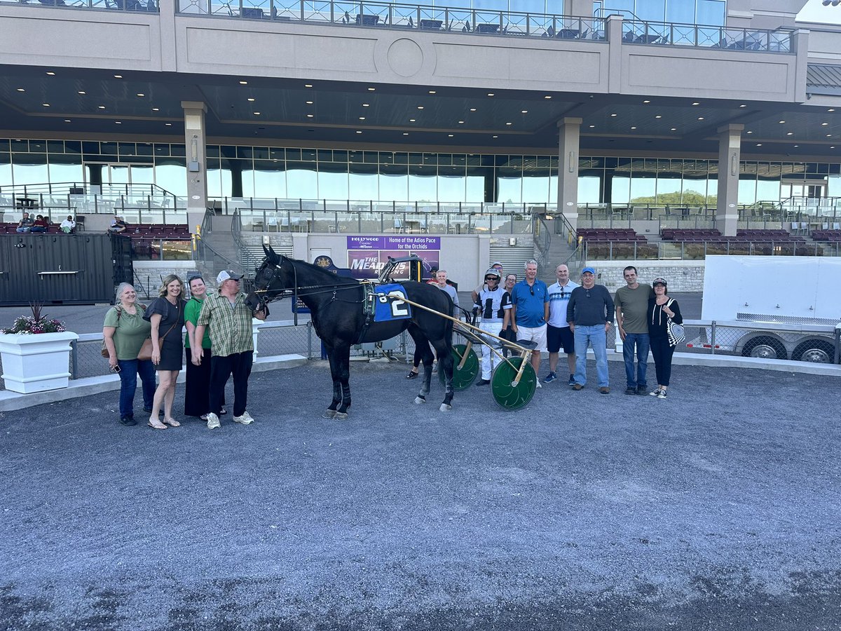 TheMSOA's tweet photo. Splendid wins the third division of the PA Stallion Series in 1:55.3. Making it four in a row for trainer Todd Rooney and driver Chris Lems. #harnessracing #betthemeadows https://t.co/fyItfeYJWV