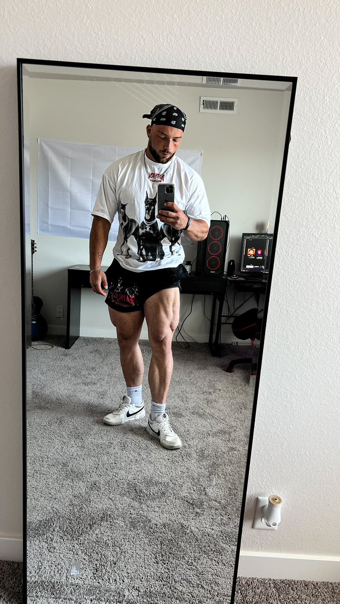ProllynotJed's tweet photo. Simple Ways To Improve Your Life 

- Walk outside daily 
- Get sun daily 
- Drink half of your BW in OZ a day (at least)
- Take Test 
- Stray away from processed food 
- Do something physically hard 
- Make more money https://t.co/ffFgwdBakM