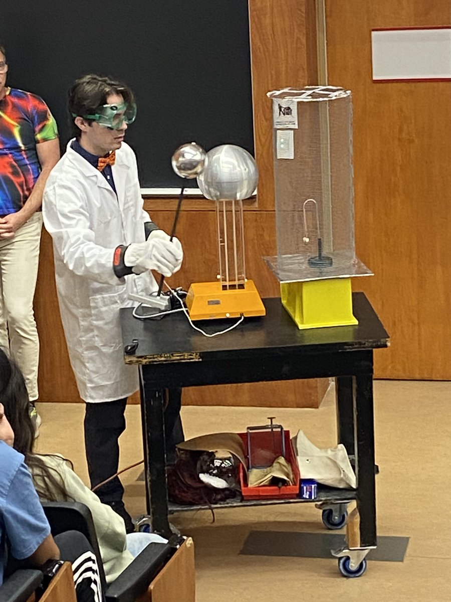 HayleyTepper's tweet photo. Thx @USC_Physics &amp; Dr. Haas for an amazing day of demos for 8th grade students @AEWrightMS https://t.co/FsEgIFEIAo