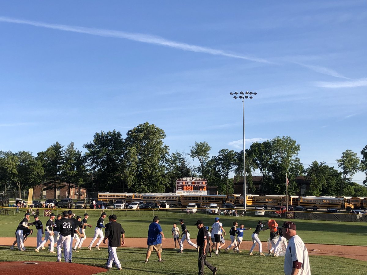 RoyalsAth1etics's tweet photo. Region champs!!! https://t.co/7Xs1cIJO1q